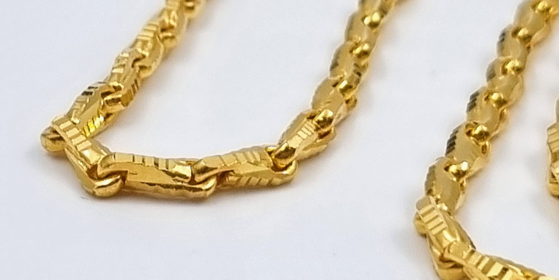 A 22k Yellow Gold Teardrop-Link Chain with S Clasp. 70cm. 53.9g - Image 3 of 4