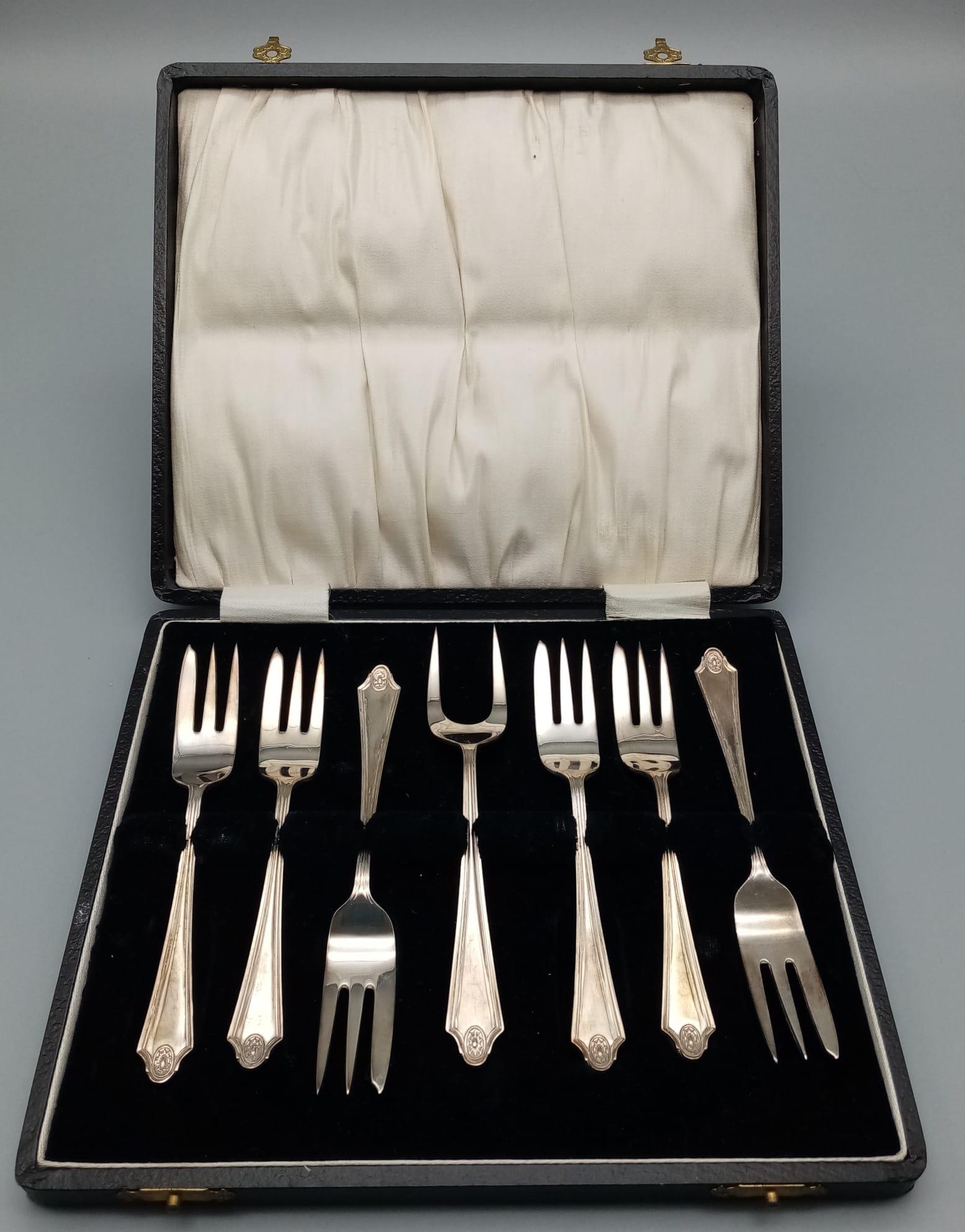A Set of Six Pastry Desert Spoons with Serving Fork. Hallmarks for Birmingham 1928. 136g total