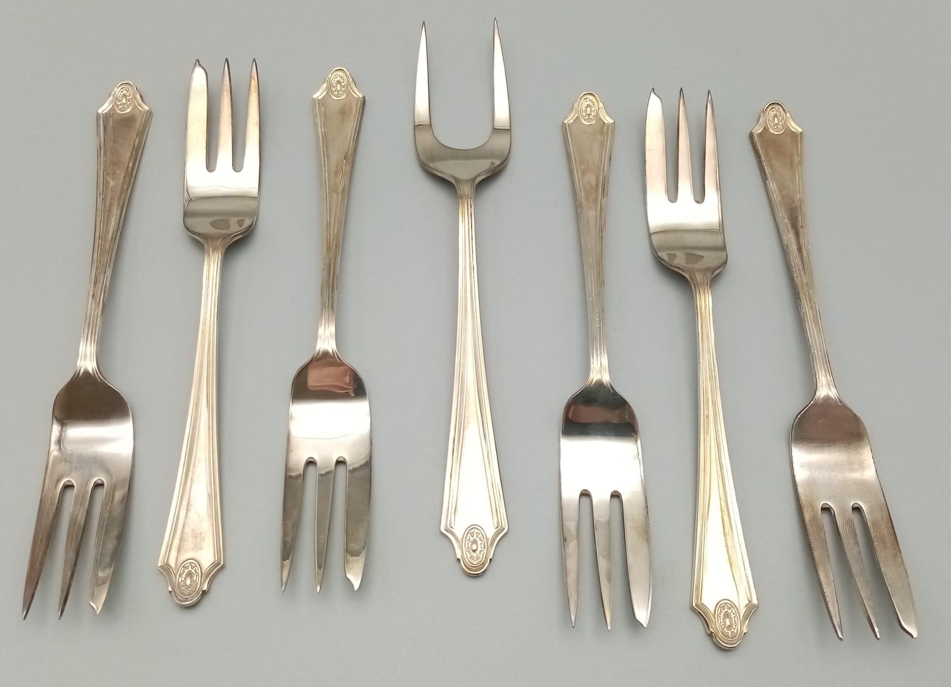 A Set of Six Pastry Desert Spoons with Serving Fork. Hallmarks for Birmingham 1928. 136g total - Image 2 of 6