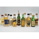 A SELCTION OF 12 MINATURE BOTTLES OF WHISKY TO INCLUDE GLENFIDDICH, CUTTY SARK, HAIG AND JOHNY