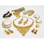A MIXED LOT OF JEWELLERY TO INCLUDE: A 21K GOLD BLACK STONE SET NECKLACE AND RING. 42.85gms. AN