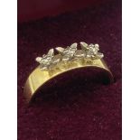 18 carat GOLD and PALLADIUM RING having three diamond points Cathedral set in PALLADIUM mounts. 2.75
