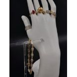 A 9K and 18K Gold Mixed Jewellery Lot. To include: 9K Gold - Red and White stone ring - size L, 5