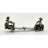 A Vintage Silver See-Saw Ornament. 4.5cm. 7.73g.