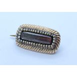 A 9K Yellow Gold Seed Pearl and Tigers Eye Brooch. 22mm. 3.7g