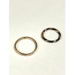 9ct gold ring & 1 other , 2g