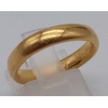 A 22k Yellow Gold Band Ring. Size N. 7.1g.