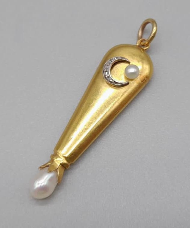 A Vintage 18K Yellow Gold Diamond and Seed Pearl Crescent Moon Pendant. 4cm. 3.45g total weight.