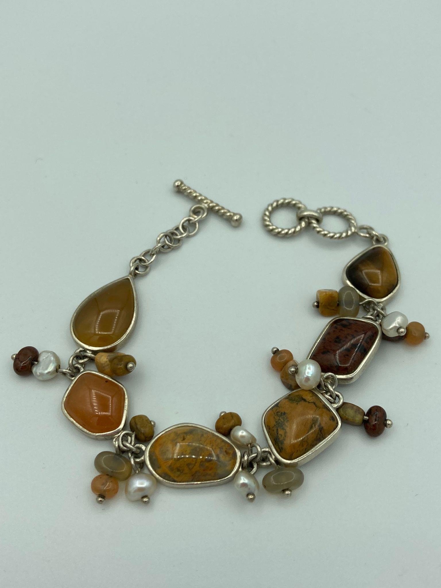 SILVER BRACELET set with polished Agate stones and semi precious stone detail. T-bar fastening.