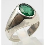 A FABULOUS 3.6ct EMERALD RING SET IN SILVER. 14.2gms size U