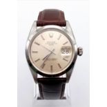 A ROLEX GENTS WATCH IN STAINLESS STEEL WITH CHAMPAGNE DIAL AND LEATHER STRAP. 34mm comes with
