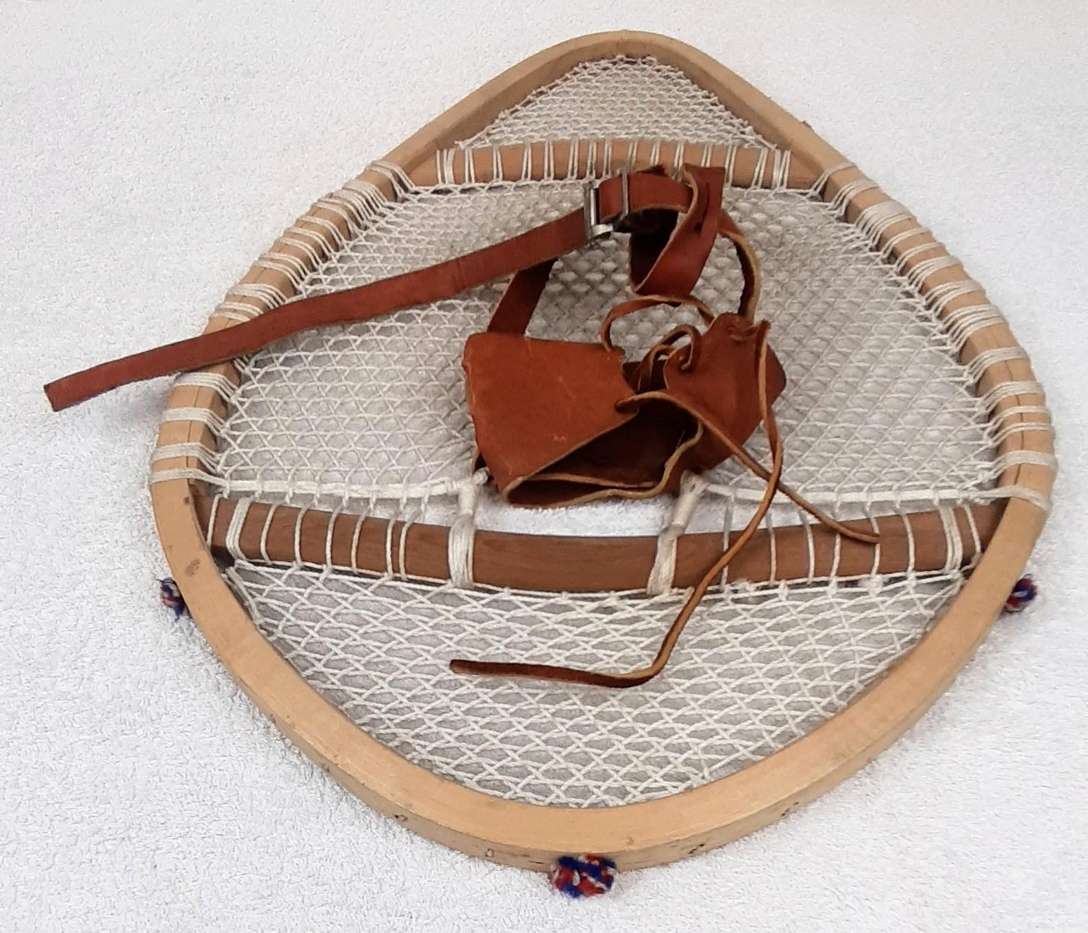 A Pair of Vintage Hand-Crafted Innuit Snowshoes from Newfoundland and Labrador. 58 x 40cm. - Image 2 of 6