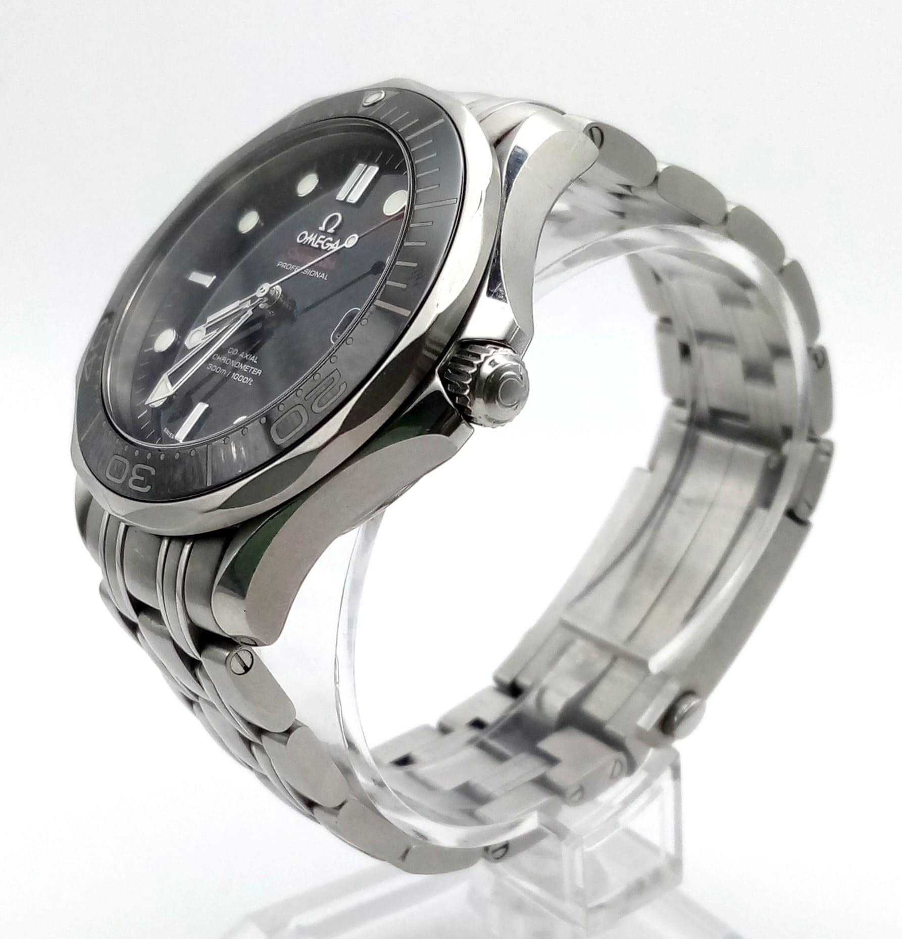GENTS OMEGA SEAMASTER PROFESSIONAL WATCH WITH BLACK DIAL STAINLESS STEEL BRACELET 42MM 9039 - Image 2 of 4
