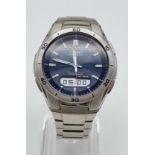 A Casio Wave Ceptor Quartz Gents Watch. Stainless steel strap and case - 42mm. Blue dial with