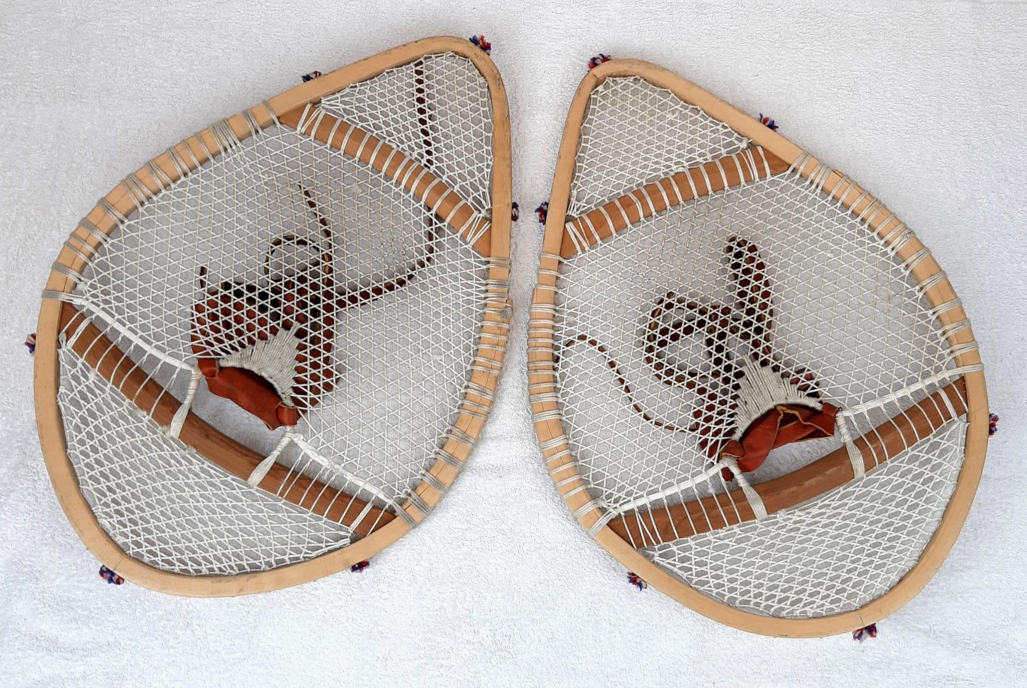 A Pair of Vintage Hand-Crafted Innuit Snowshoes from Newfoundland and Labrador. 58 x 40cm. - Image 3 of 6