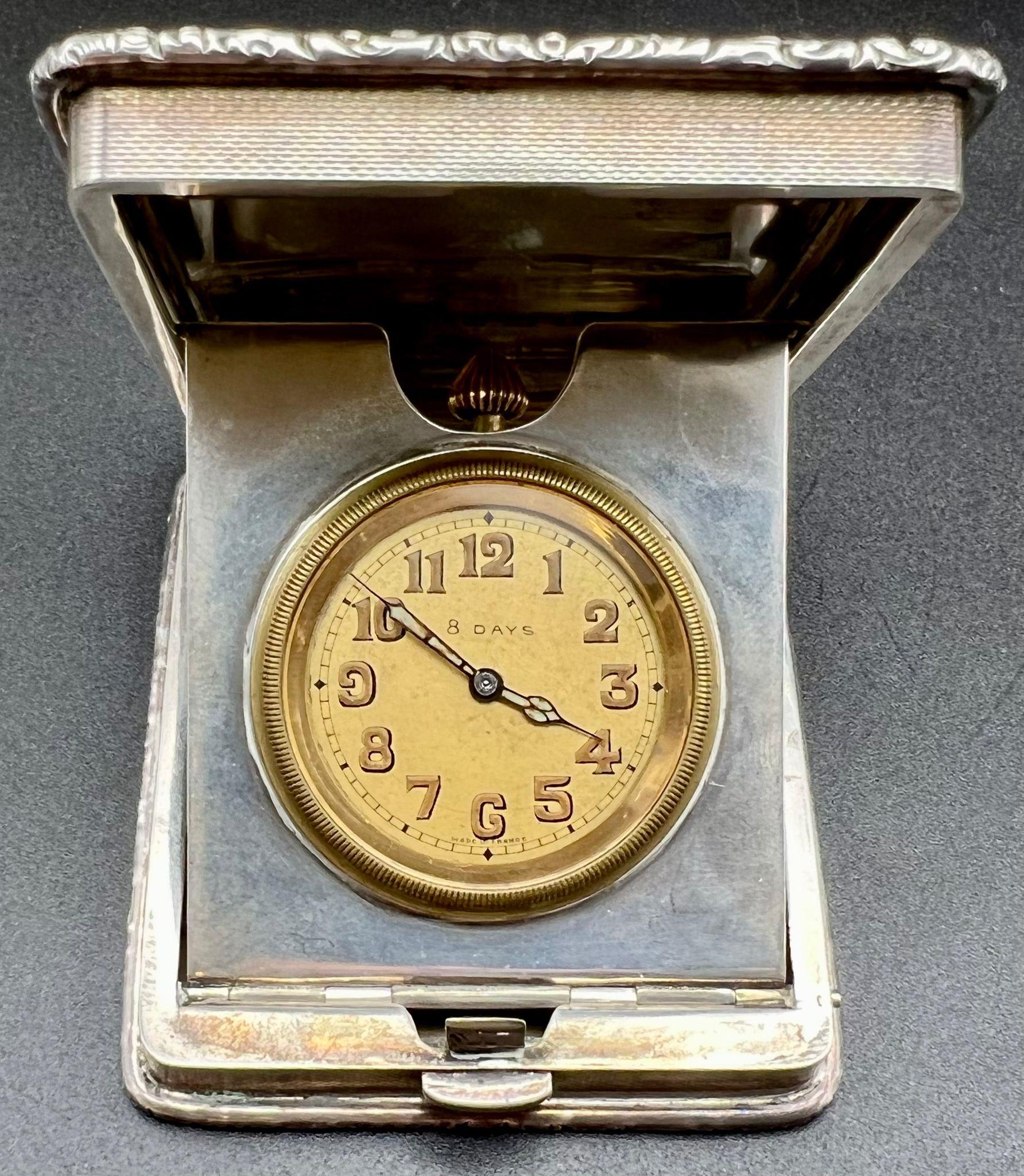 An Antique Solid Silver Engine Turned Travelling Clock. Hallmarks for Birmingham 1929. 6.5 x 7. - Bild 2 aus 5