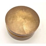 Early heavy solid bronze snuff box. Diameter: 9cm, Weight: 561g.