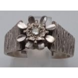 A Vintage 18K White Gold Bark-Effect Decorated Diamond Solitaire Ring. Size L. 5.48g.