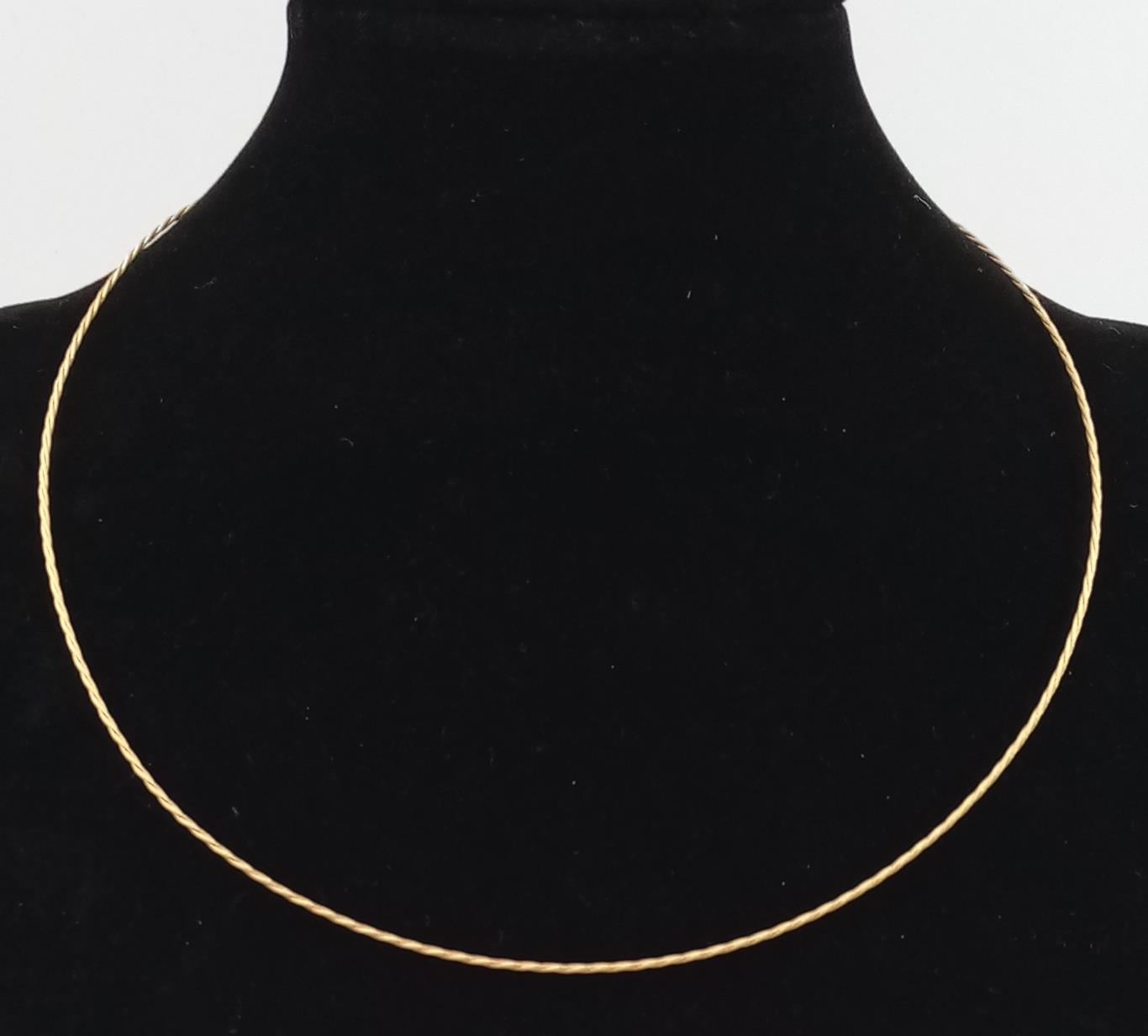 An Italian 14K Gold Thin Choker Necklace. 36cm. 2.25g