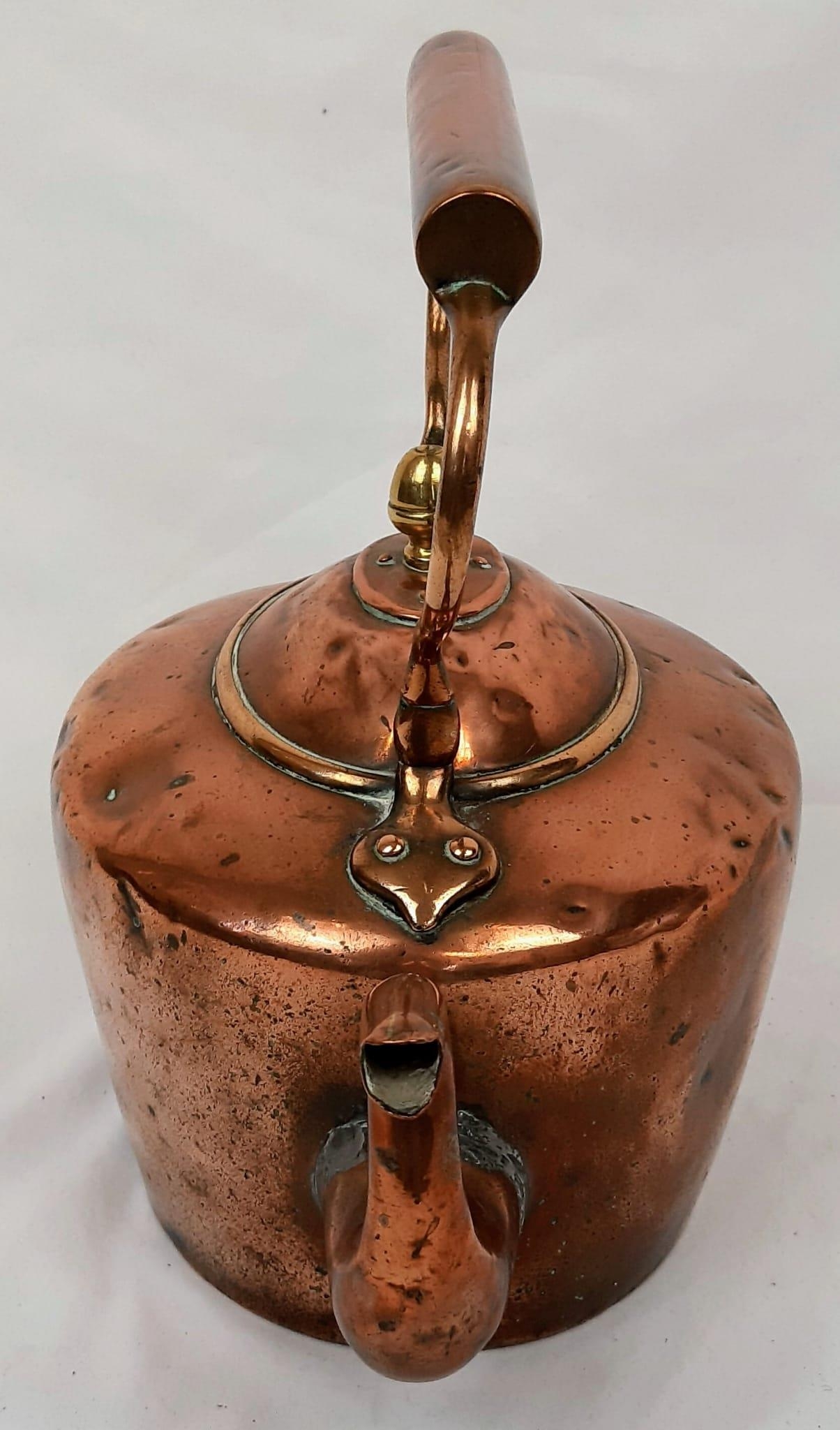 A Large Antique Copper Tea Kettle. 35 x 33cm. 1.9k - Image 4 of 6