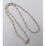 18k yellow gold pearl necklace, 42cm long 4.6g