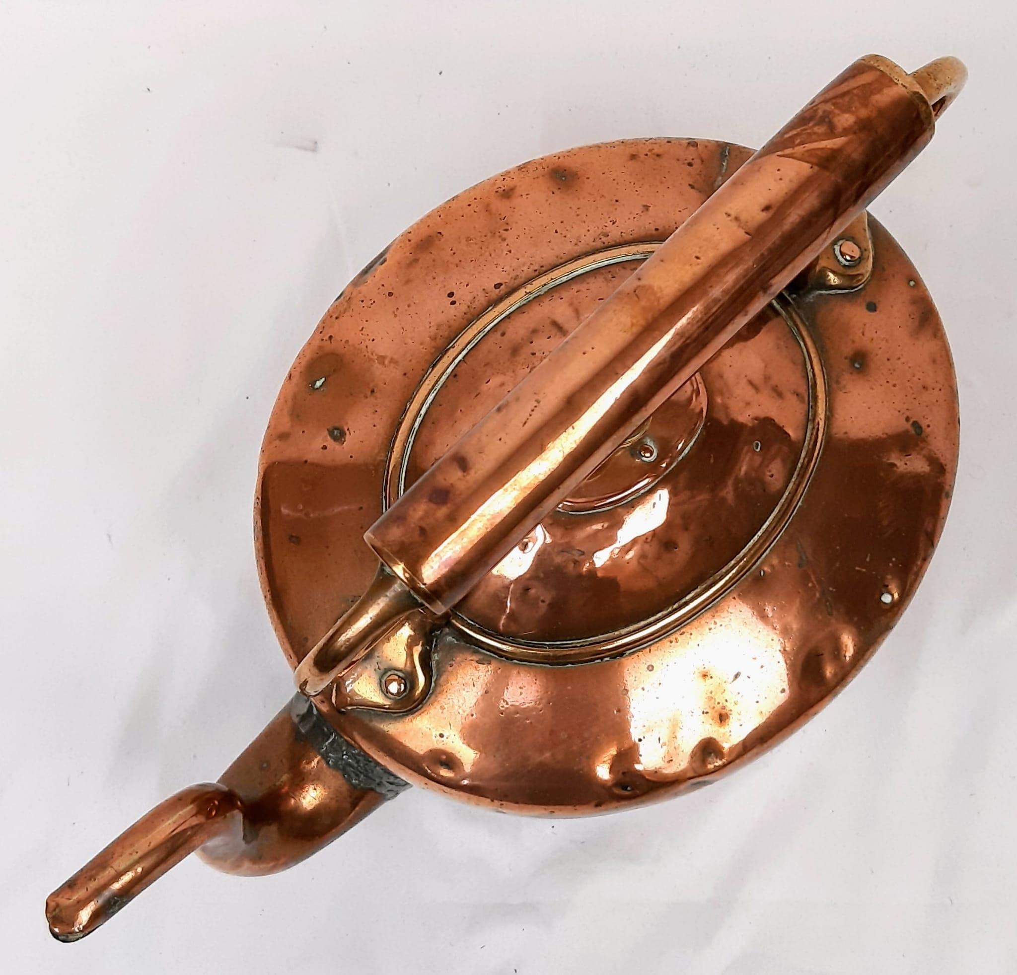 A Large Antique Copper Tea Kettle. 35 x 33cm. 1.9k - Image 5 of 6