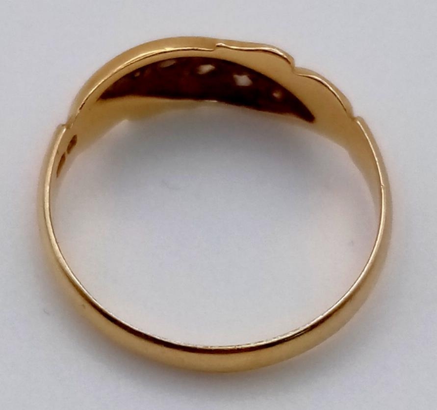 An Antique 18K Yellow Gold Diamond Ring. Five small graduating diamonds in-between scroll - Image 3 of 5