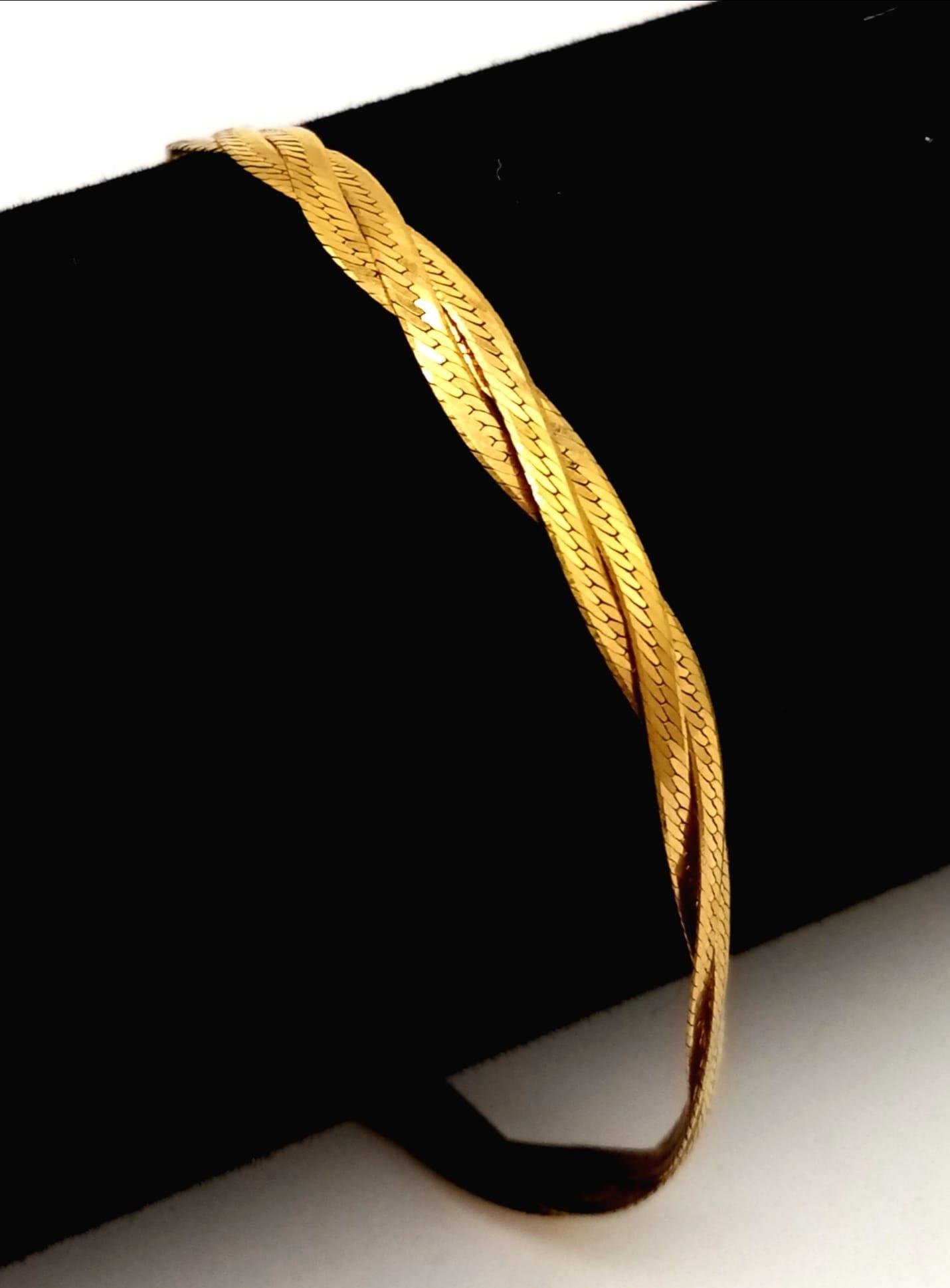 An Italian Interwoven 9K Yellow Gold Bracelet. 17cm. 2.58g