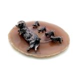 Vintage solid silver cockerspaniel dog with four puppies on a very large agate base. Size: 11.5cm