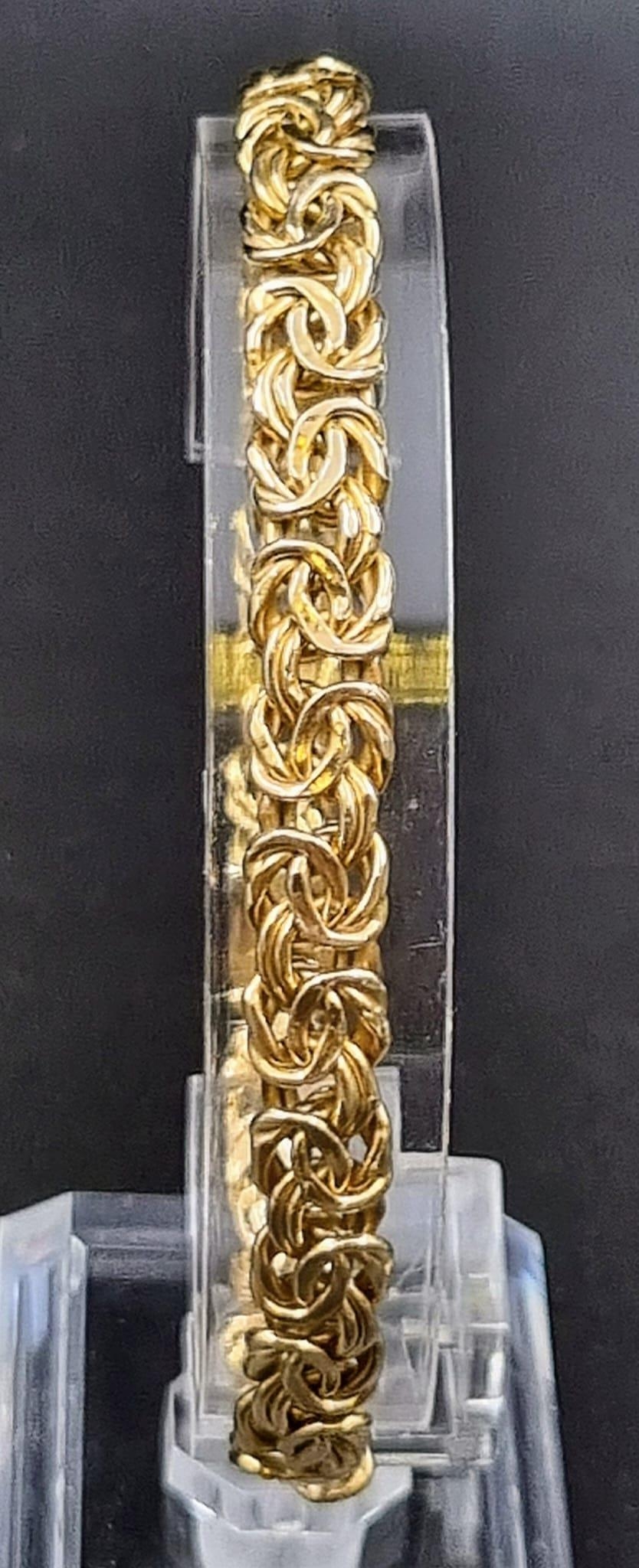 An Italian 9K Yellow Gold Entwined-Link Bracelet. 18cm. 7.12g total weight. - Image 2 of 5