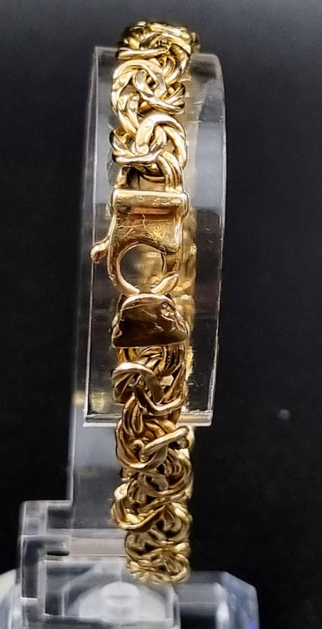 An Italian 9K Yellow Gold Entwined-Link Bracelet. 18cm. 7.12g total weight. - Image 3 of 5