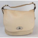 A large, cream coloured MULBERRY bag. Appr. dimensions: 33 X 14 X 33 CM. REF: 9341