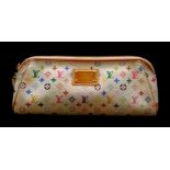 A vintage LOUIS VUITTON purse. Appr. Dimensions: 23 x 10 cm. Ref: 9348