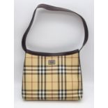 A BURBERRY bag with cloth protective original bag. App dimensions: 30 x 7 x 25 cm. In excellent/