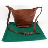 A brown MULBERRY bag with original protective cloth bag. Appr. dimensions: 29 x 14 x 27 cm. ref: