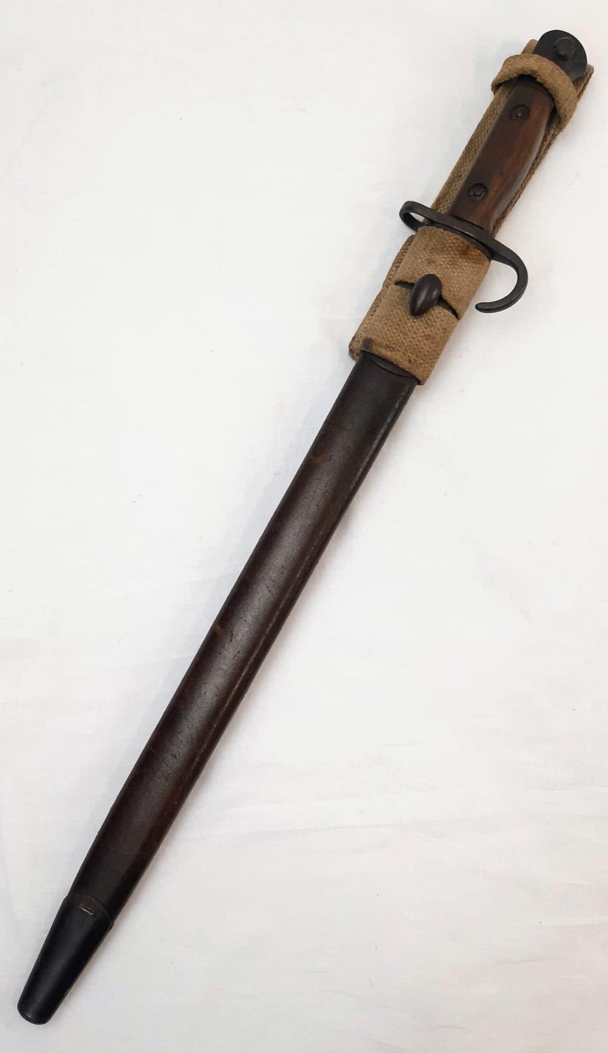 1907 Hooked Quillion Bayonet. Maker Enfield. Complete with early tear drop scabbard and frog. - Image 5 of 5