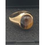 9 carat yellow GOLD RING set with large polished TIGERS EYE CABOCHON mounted to top. Full UK