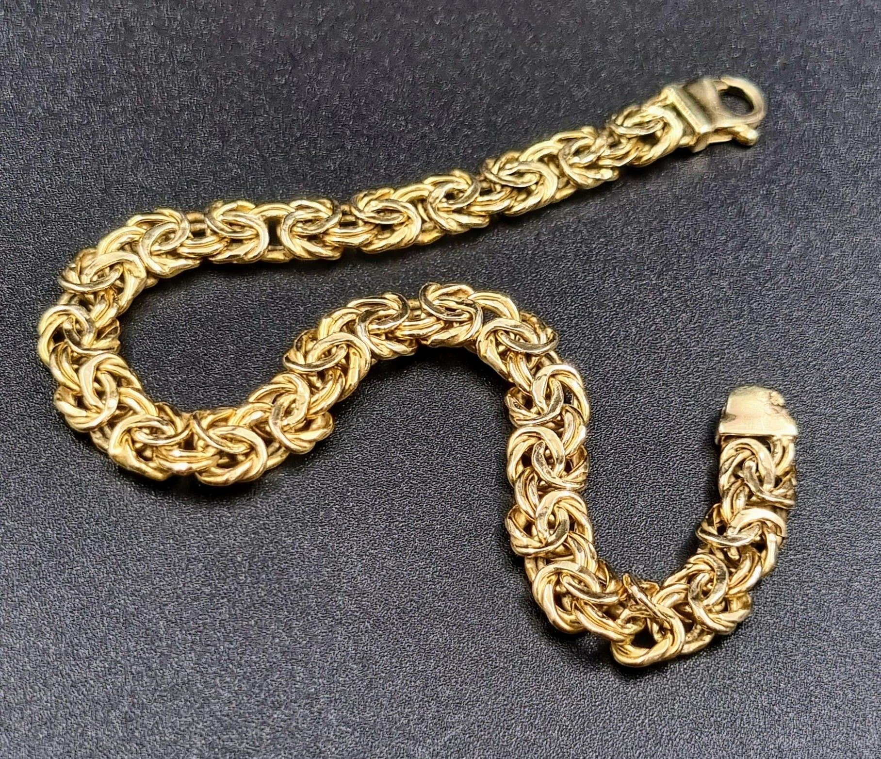 An Italian 9K Yellow Gold Entwined-Link Bracelet. 18cm. 7.12g total weight. - Image 4 of 5