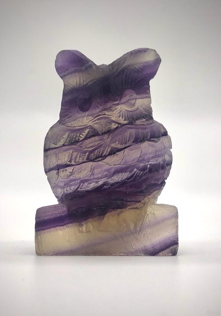 A Rainbow Fluorite Crystal Hand-Carved Owl Figurine. 5 x 3.5cm. - Image 4 of 4