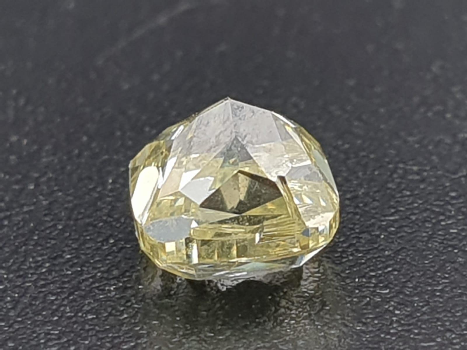 LOOSE DIAMOND CUSHION MODIFIED BRILIANT GIA 2135500807 1CT NATURAL FANCY YELLOW EVEN DISTRIBUTION - Image 3 of 6