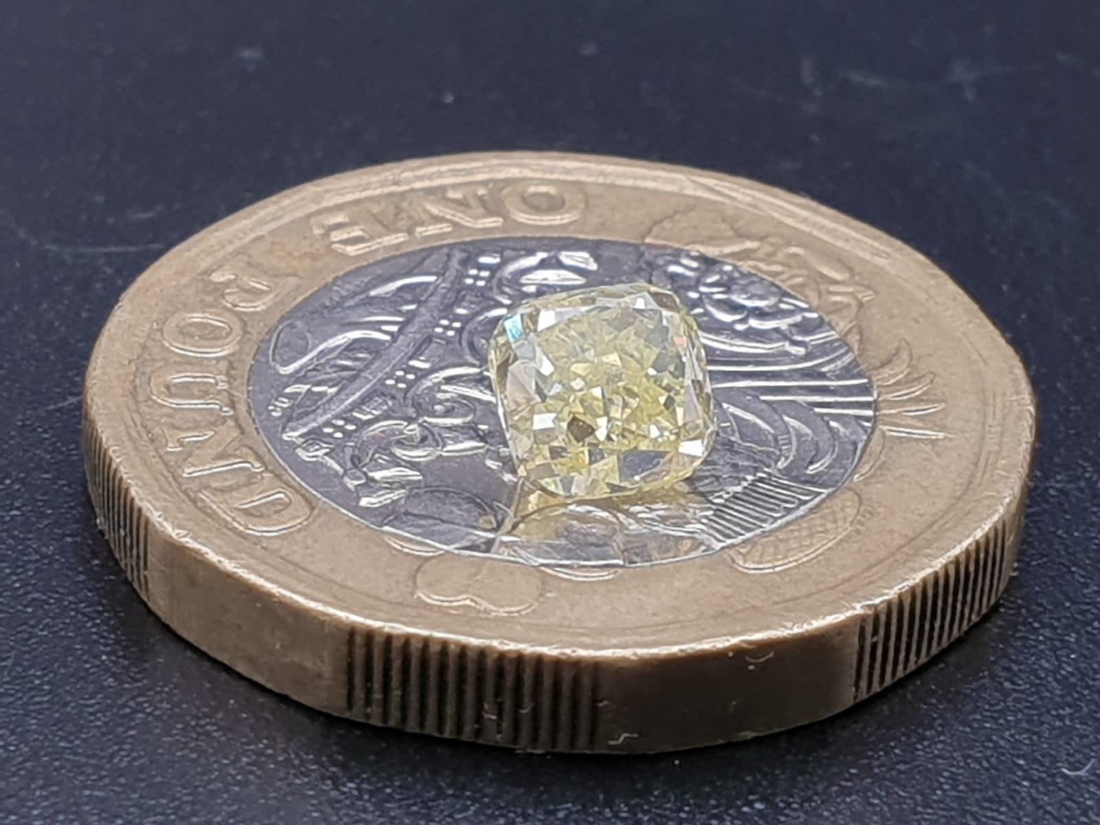 LOOSE DIAMOND CUSHION MODIFIED BRILIANT GIA 2135500807 1CT NATURAL FANCY YELLOW EVEN DISTRIBUTION - Image 5 of 6