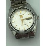 Ladies SEIKO 5 AUTOMATIC WRISTWATCH in Silver Tone. Day/Date model having golden digits and hands.