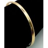 An Italian Vintage 14K Yellow Gold Herringbone Bracelet. 20cm. 7.26g