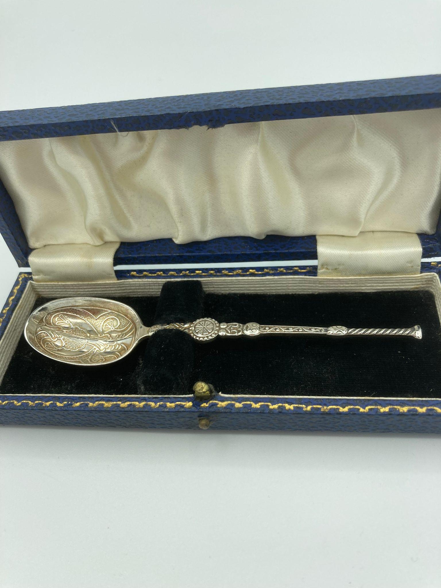 Vintage SILVER ANOINTING SPOON commemorating the coronation of Queen Elizabeth II. Clear Hallmark - Bild 2 aus 2