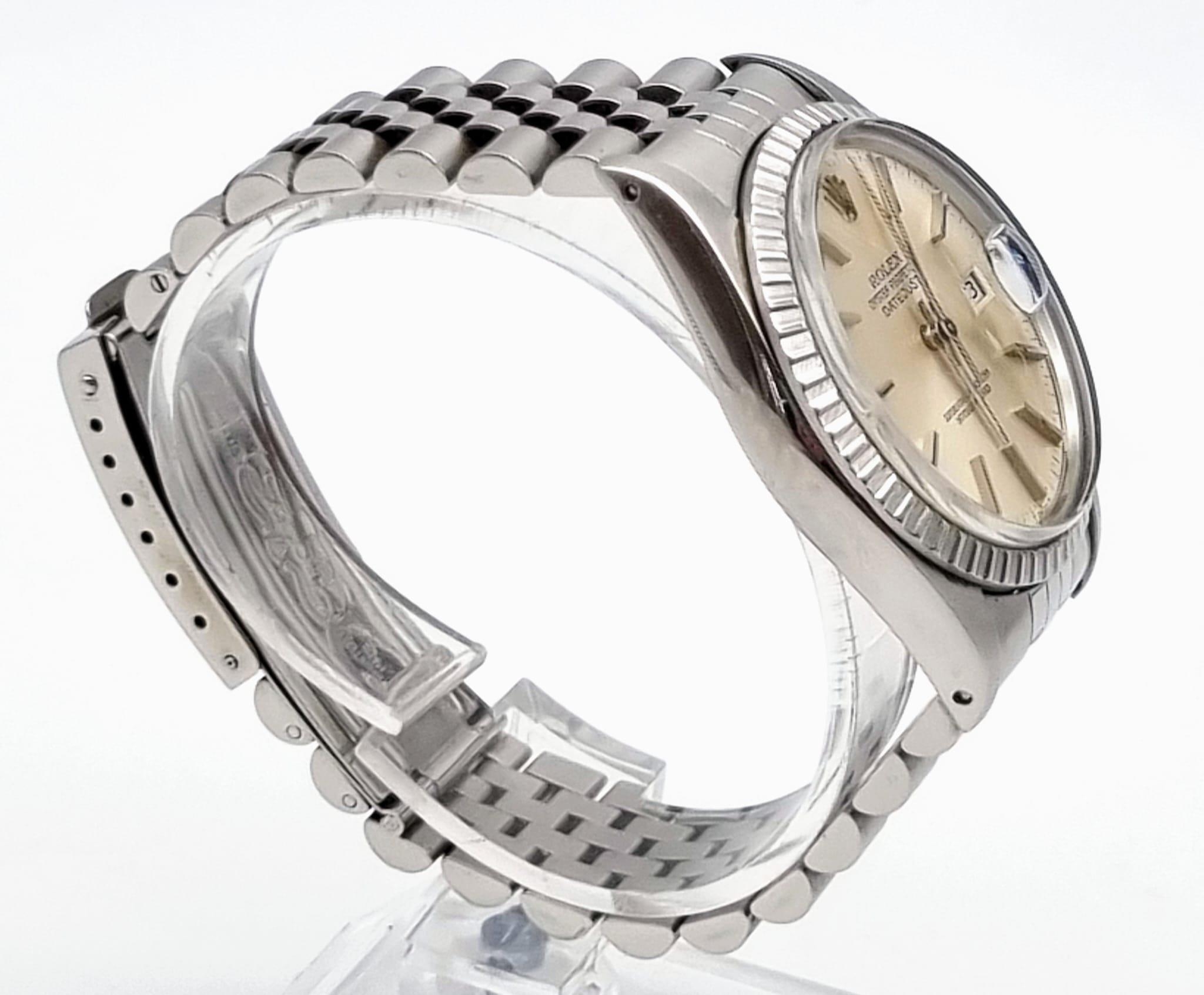 A Rolex Oyster Perpetual Datejust Gents Watch. Stainless steel strap and case - 36mm. Silver tone - Image 4 of 14