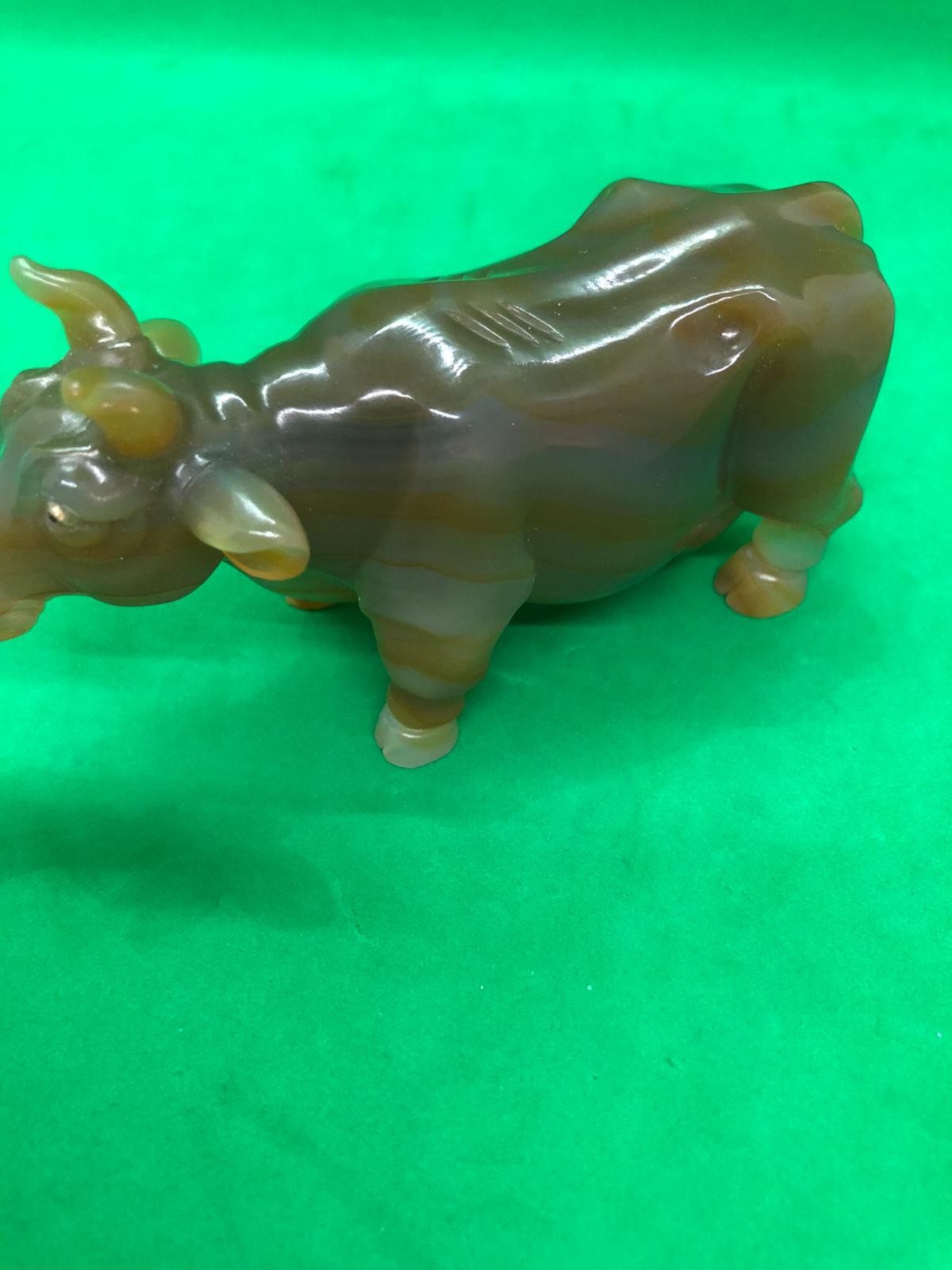 A Russian early carved agate cow/bull figure set with gold and ruby eyes Width 10.5cm Height to - Image 6 of 14