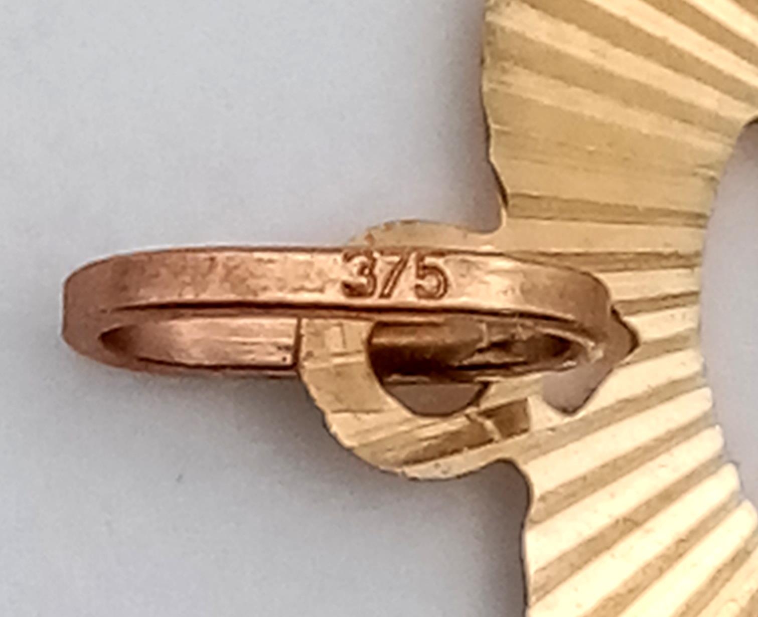 A Small 9K Yellow Gold Letter T Pendant. - Image 3 of 3