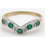 A 9 K yellow gold wishbone ring with emeralds and diamonds. Size: S, weight: 2.2 g.
