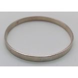 A sterling silver bangle. Inner diameter: 63 mm, weight: 16.5 g.