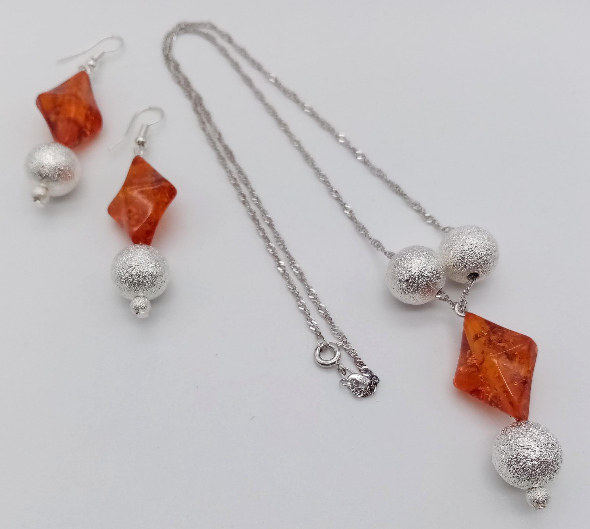 A glamorous sterling silver pendant (with chain) and earrings set with amber resin. Necklace length: - Image 2 of 3